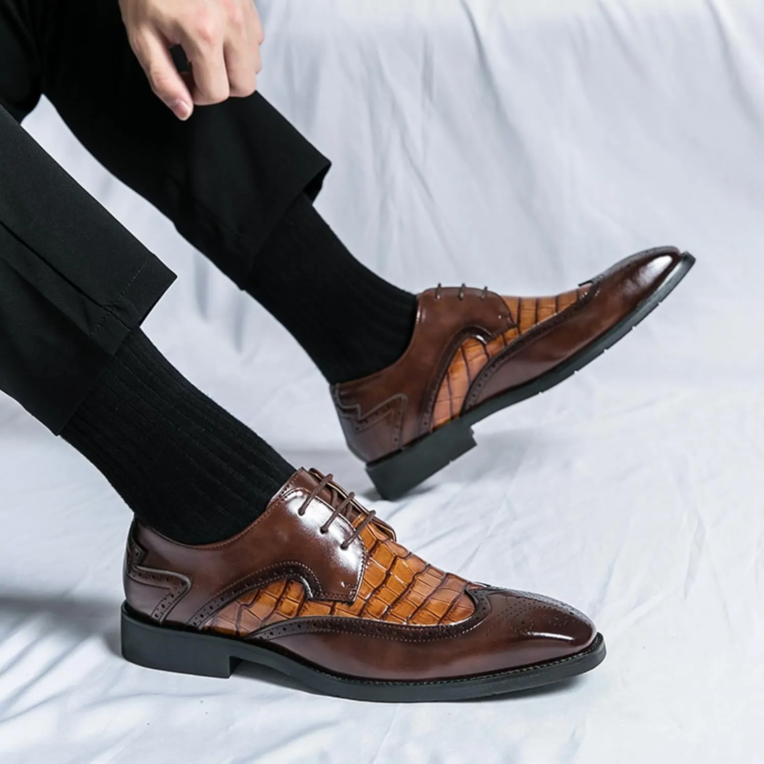 Mens Retro Stone Grain Patent Leather Lace Up Brogue Dress Oxfords Shoes Low Top Chunky Heels Non-Slip Casual Wingtip Derby Shoes for Business Casual Dress Prom Party