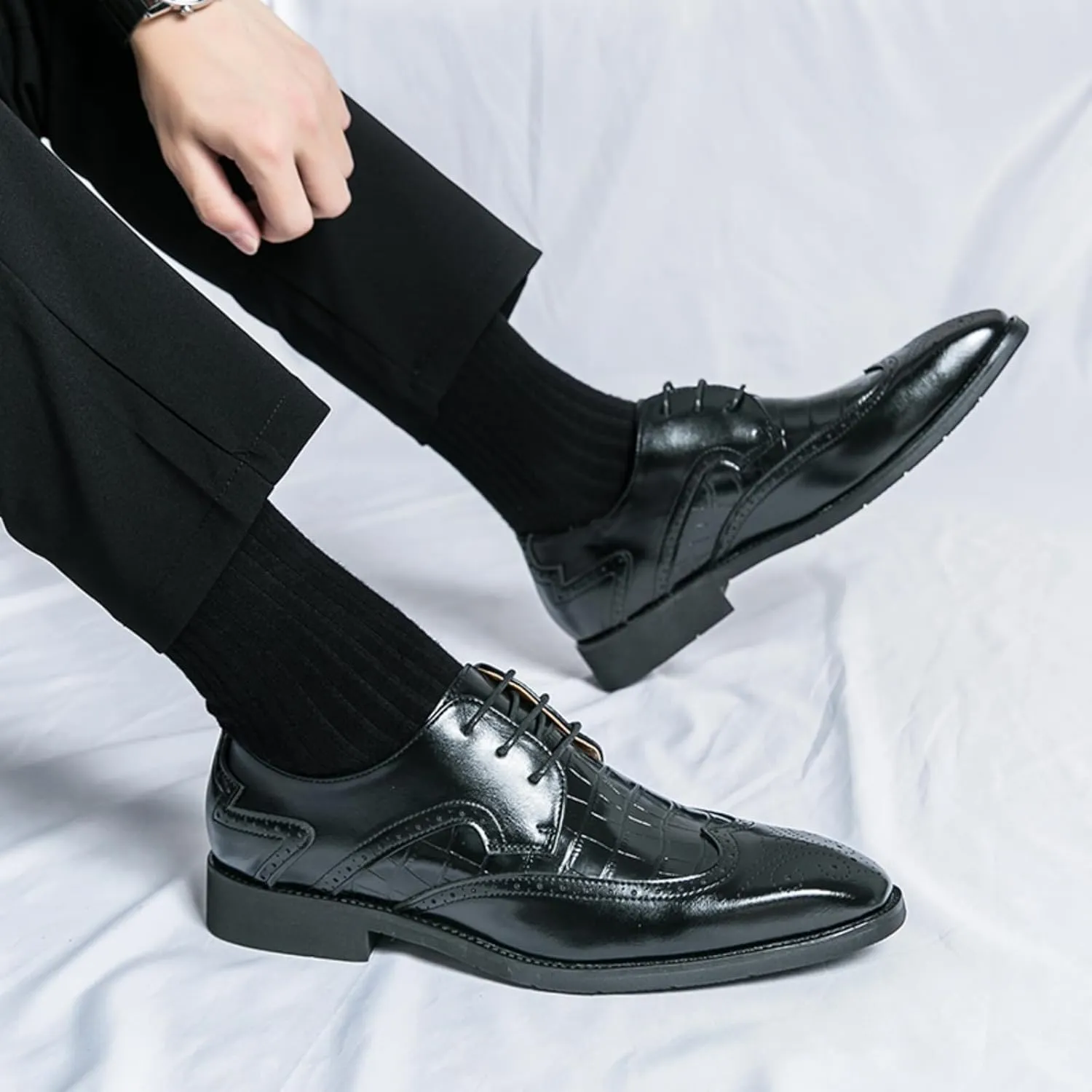 Mens Retro Stone Grain Patent Leather Lace Up Brogue Dress Oxfords Shoes Low Top Chunky Heels Non-Slip Casual Wingtip Derby Shoes for Business Casual Dress Prom Party